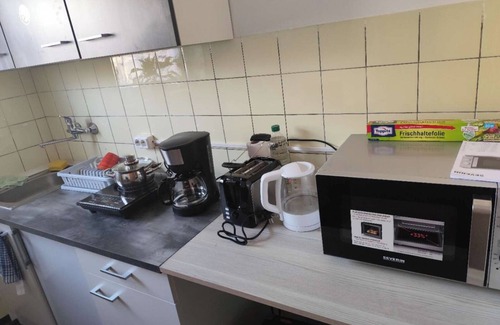 Rhein-Erft-Kreis District Apartment | Private guest room for travelers & business people with good rail connections