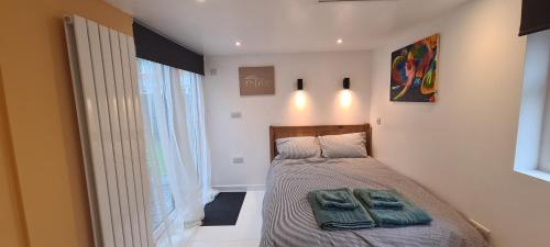 Bletchley House | Private Guest Suite in Bletchley, Milton Keynes