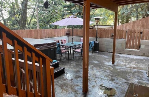 Twin Peaks Apartment | Private Guest Suite with outdoor private patio and Jacuzzi