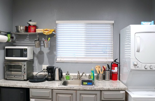 Bakersfield House | Private Guesthouse with Patio, Minutes to Downtown