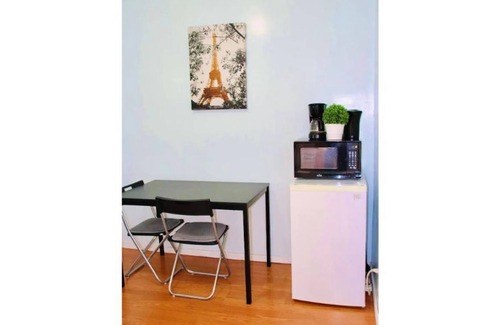 Sun Valley House | Private Guesthouse w/ Gated Parking $1900/month Utilities Included!!!