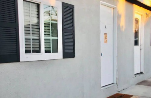 Sun Valley House | Private Guesthouse w/ Gated Parking $1900/month Utilities Included!!!