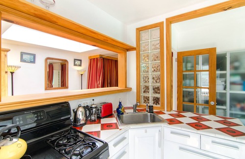 Pacific Palisades Cottage | Private Guesthouse in Pacific Palisades