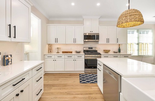 Saint Simons Heights House | Private Heated Pool & Spa | Close to Beaches, Restaurants & Shopping!