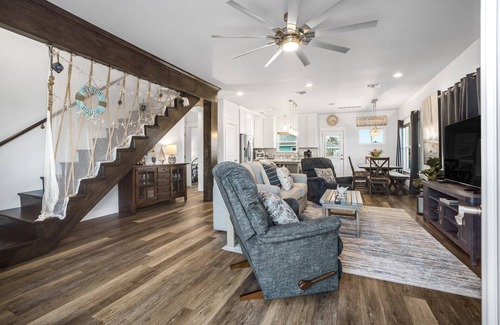 Safe Harbor House | Private heated pool, boat parking, near the beach!