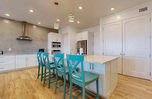 Port Aransas House | Private Heated Pool, Pet Friendly, Shared Pool, Boardwalk to the Beach