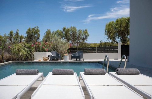 Kalathas Villa | Private heated pool+kids area *20min walk Kalathas beach *15min walk to tavernas