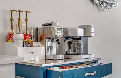 Silver Sands House | Private Heated Pool 3 Blocks to Beach Beach Chairs & Gear 2 Coffee Bars