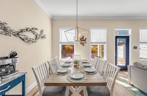 Silver Sands House | Private Heated Pool 3 Blocks to Beach Beach Chairs & Gear 2 Coffee Bars