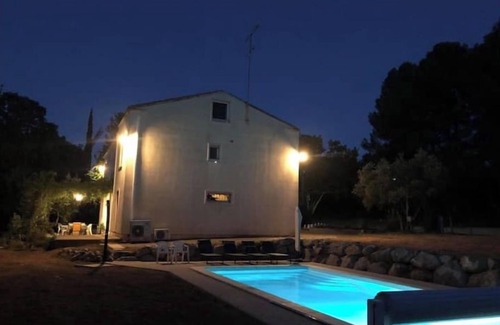 Beziers Apartment | Private heated swimming pool, table tennis, chess, 10 pers.