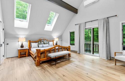 Ellicottville Ski Chalet | Private Hideaway with Hot Tub - Stylish & Serene