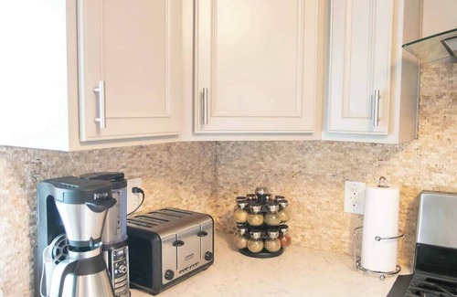 Roanoke Apartment | Private Hilltop House in Central Downtown Roanoke