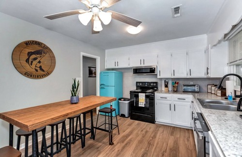 Guntersville House | Private Hilltop Retreat on Cozy 1+ Acres with Boat Parking