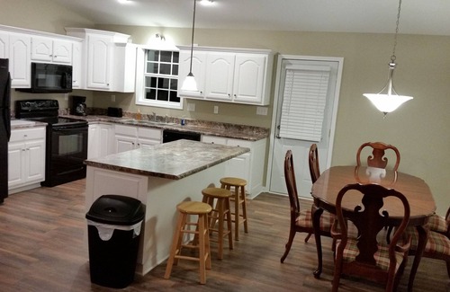 Cartersville House | Private Home, 12.8 miles from LAKEPOINT Sports Complex, Sleeps 8!