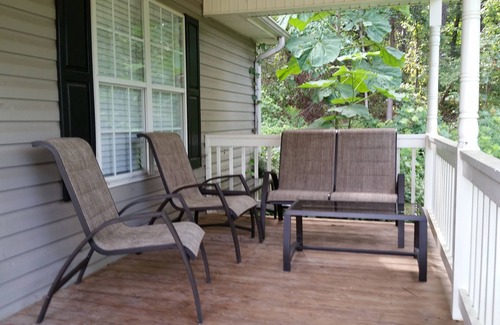 Cartersville House | Private Home, 12.8 miles from LAKEPOINT Sports Complex, Sleeps 8!