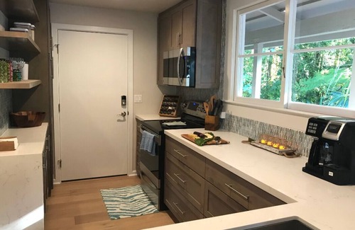 Hilo House | Private home across the street from the beach. Minutes from downtown Hilo