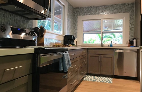 Hilo House | Private home across the street from the beach. Minutes from downtown Hilo