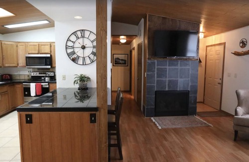 Estes Park House | Private home close to downtown- 2 bedrooms 2 bath