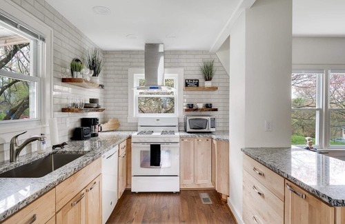 Poplar Level House | Private Home Close to Zoo, U of L, Churchill Downs