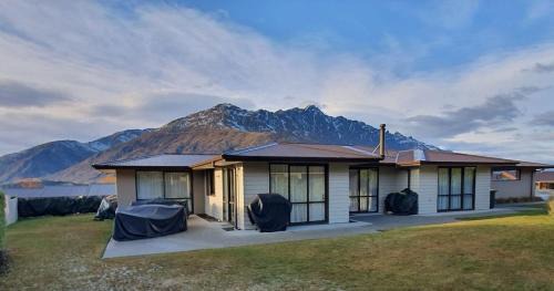 Lower Shotover House | Private Home in Beautiful Alpine Setting