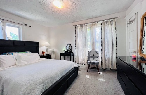 Rutherford House | 🏠 PRIVATE HOME & Min to NYC Superb Location! This Will Make Your Eyes☀️Light Up