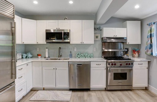 Lake Park House | Private Home Minutes Away from Downtown Naples and Beautiful Naples Beaches