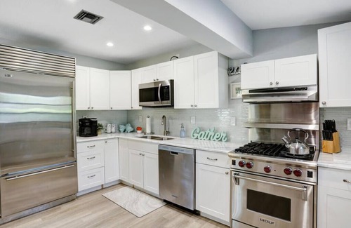 Lake Park House | Private Home Minutes Away from Downtown Naples and Beautiful Naples Beaches