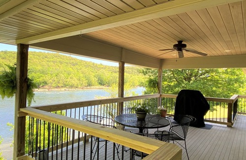 Buffalo City House | Private home on the bank of the White River