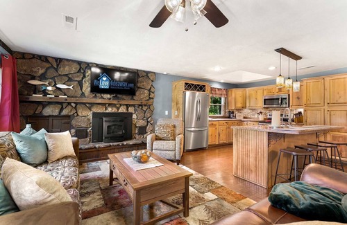 Jenkins House | Private Home Right on the Lake! Bring Your Boat, Pool, and Amazing Views