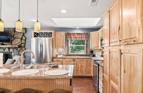 Jenkins House | Private Home Right on the Lake! Bring Your Boat, Pool, and Amazing Views