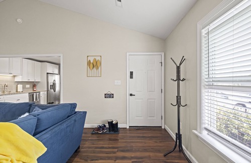 Biddleville House | Private Home w/Fenced Yard, Office & Gym - 5 Mins to Uptown