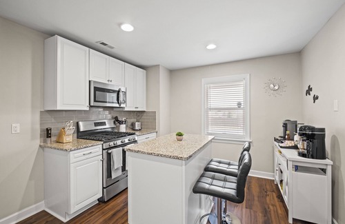 Biddleville House | Private Home w/Fenced Yard, Office & Gym - 5 Mins to Uptown