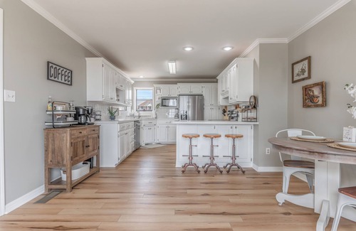 Russellville House | Private home w/incredible mountain views, deck, & firepit. Close to I-40.