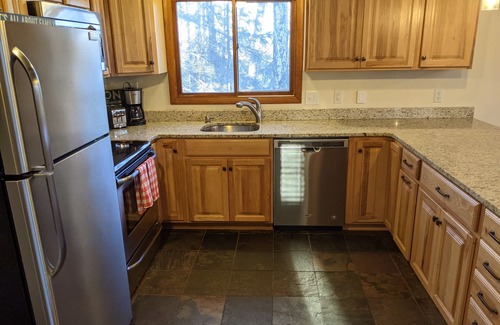 Ludlow House | Private Home Walk to Okemo Lifts! Hot Tub/Fire Pit
