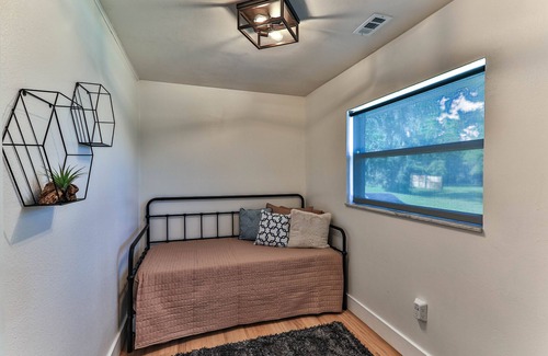Crystal River House | Private Home Walking Distance to Golf & Close to Three Sisters Springs