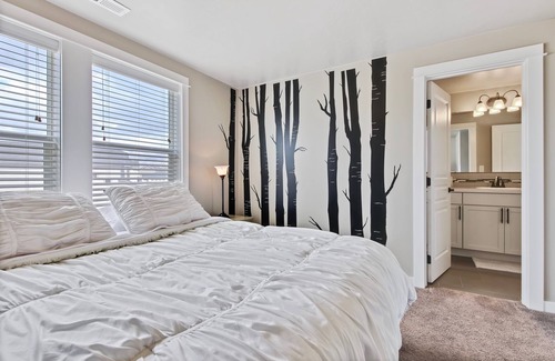 Eagle House | Private Home with custom bar, 8 person hottub, grill and patio! Nearby parks!