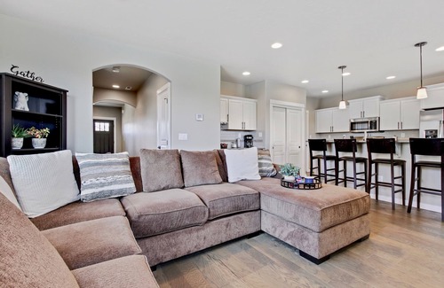 Eagle House | Private Home with custom bar, 8 person hottub, grill and patio! Nearby parks!