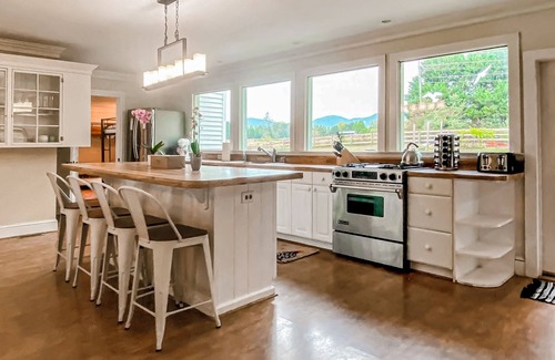 Landrum House | Private home with separate cottage and expansive outdoor space - dogs ok