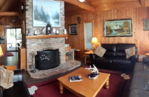 East Kootenay House | Private Hot Tub-Sauna-Games Room - Husbands Vacation Home