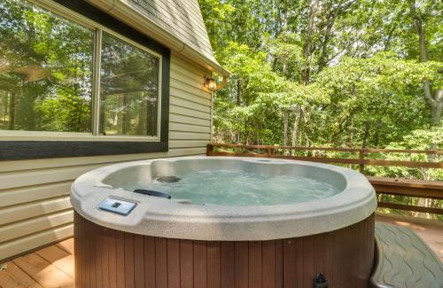 Broadway House | Private Hot Tub and Fire Pit Family Broadway Cabin