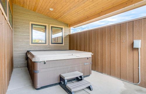 Grand Elk Ranch House | Private Hot Tub and Patio Granby Mtn Retreat!