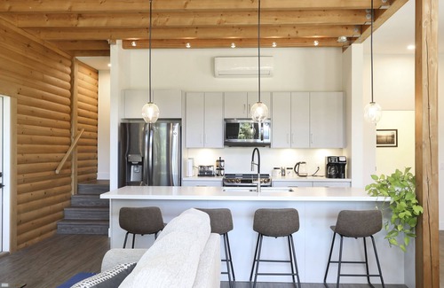 Central Okanagan Cabin | Private hot tub cabin near Big White sleeps 12