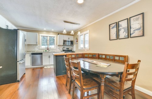 Michaywe House | Private Hot Tub & Deck: Gaylord Family Home!