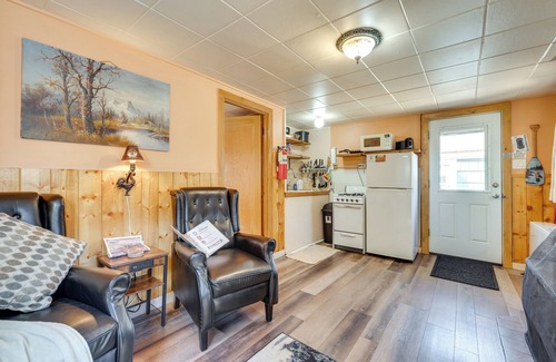 Drake Cabin | Private Hot Tub & Deck: Romantic Getaway in Drake