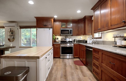 Hoodsport Cabin | Private Hot Tub, Dogs OK! Cushman Couples Retreat