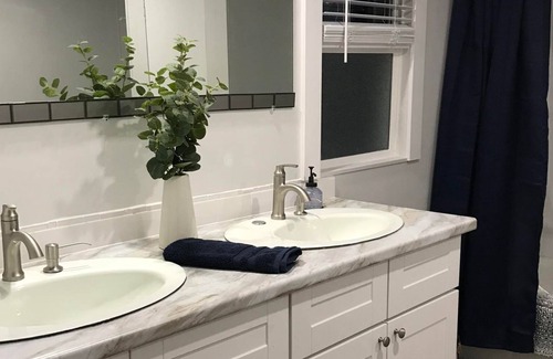 Lewiston House | Private Hot Tub & Executive Home for up to 10 Guests