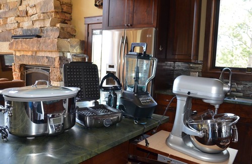 Woodmoor House | Private Hot Tub, Great Views, Pines Trees, Wi-Fi, Free Shuttle, 3 Bed/3 Bath