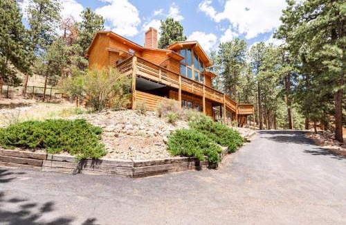 Woodland Park Apartment | Private Hot Tub Overlooking Pikes Peak