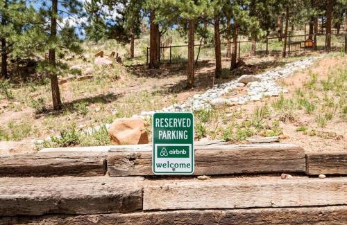 Woodland Park Apartment | Private Hot Tub Overlooking Pikes Peak