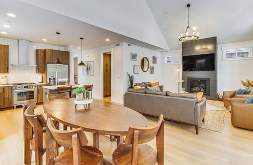 Ronald House | Private Hot Tub & Patio: Spacious Cle Elum Home
